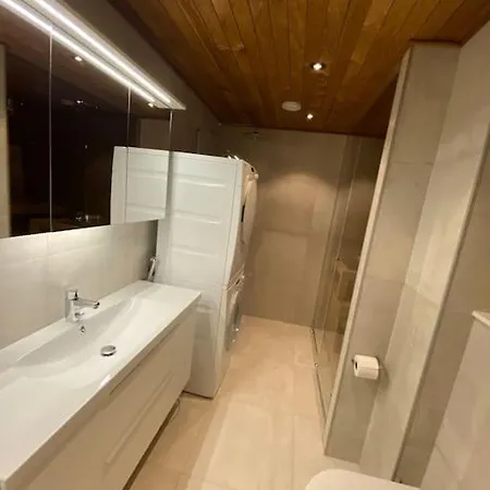 Levi Diamonds Luxury Ski-in&out &private Jacuzzi Lejlighed *