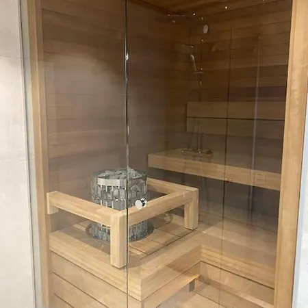Levi Diamonds Luxury Ski-in&out &private Jacuzzi Lejlighed *
